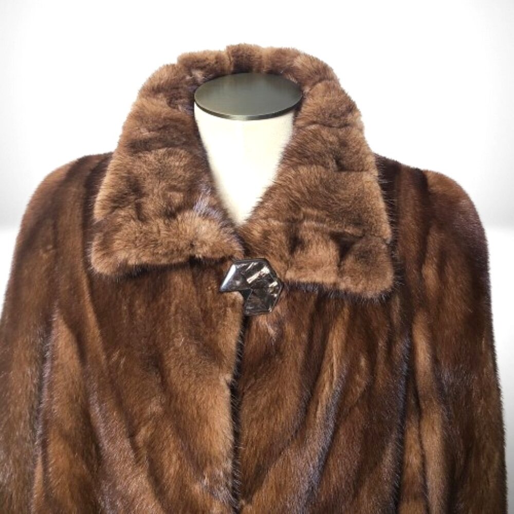 Adriana Furs Genuine Fur Coat – Made in Canada – Size 10–14 (Roomy) – Excellent - Picture 2 of 16